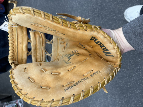 Vist Large View of Product Image Which is Used Mizuno MZ F20 BB/SB First Base LH Throw Brown 13"