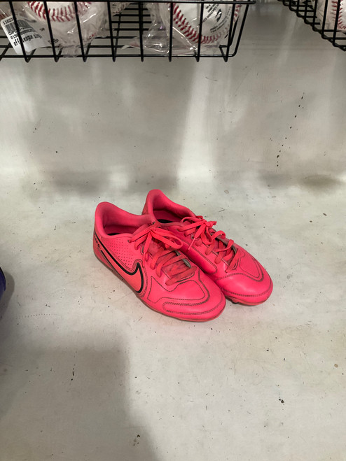 Vist Large View of Product Image Which is Used Nike Soccer Cleats Pink Junior 04