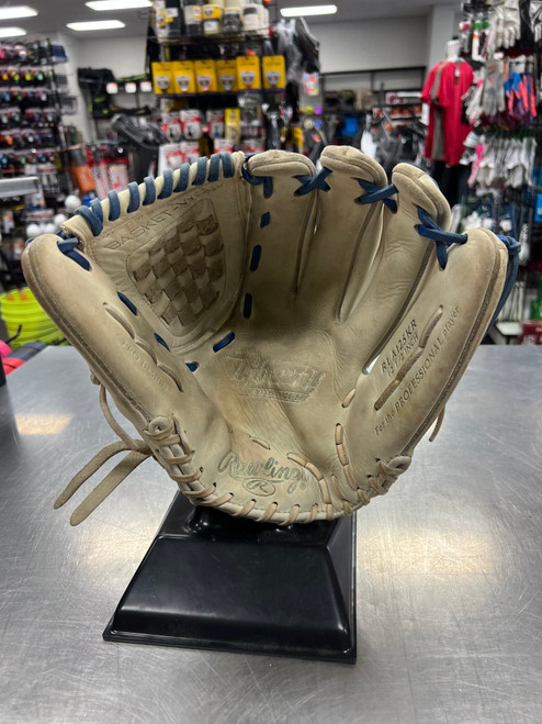 Vist Large View of Product Image Which is Used Rawlings LIBERTY ADVANCED RLA125KR BB/SB Glove RH Throw White 12 1/2"