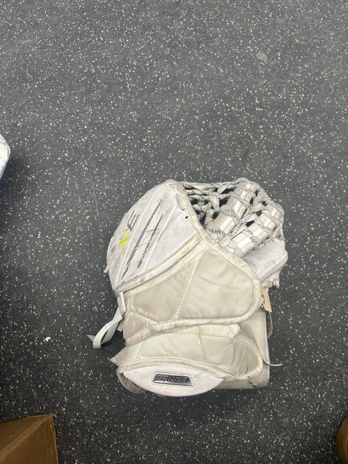 Vist Large View of Product Image Which is Used Bauer SUPREME 3X Senior Goalie Catcher White