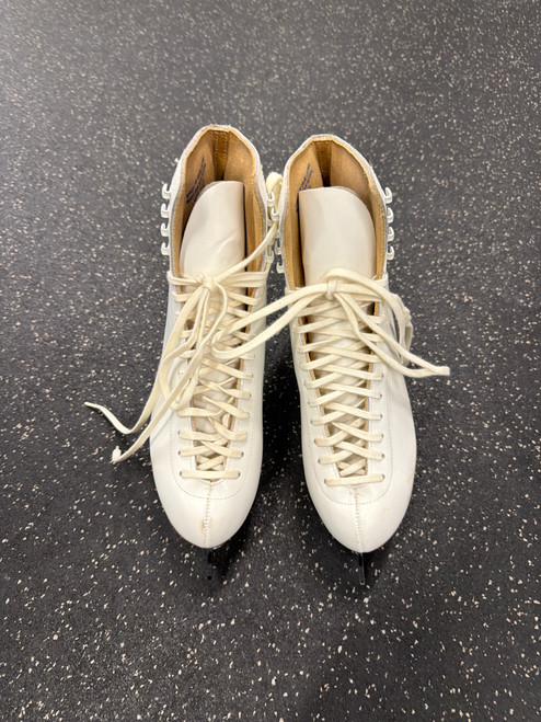 Vist Large View of Product Image Which is Used Riedell 320 W WomensFigure Skate White Senior 8.5