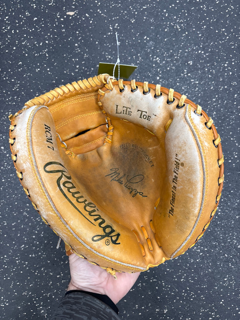 Vist Large View of Product Image Which is Used Rawlings RCM7 BB/SB Catchers RH Throw None 34"