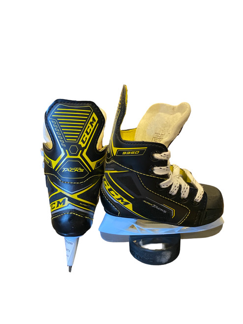 Vist Large View of Product Image Which is Used CCM 9350 Youth Hockey Skate Youth 07.0