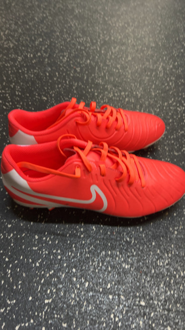 Vist Large View of Product Image Which is Used Nike Soccer Cleats Red Senior 8
