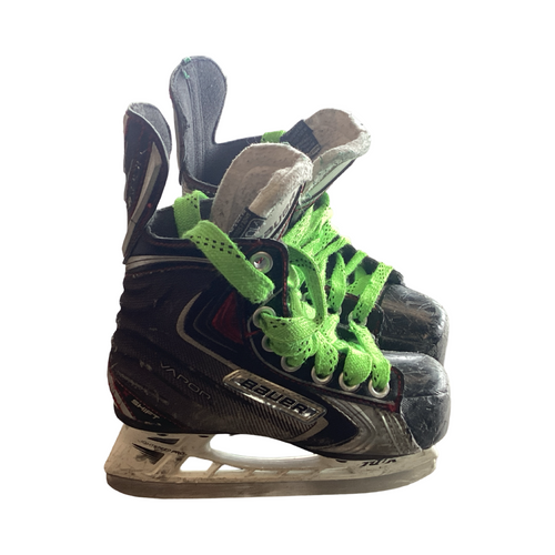 Vist Large View of Product Image Which is Bauer VAPOR X Youth Hockey Skate Youth 10.0