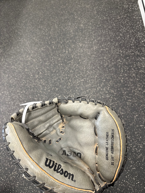 Vist Large View of Product Image Which is Used Wilson A03RB21CM315 BB/SB Catchers RH Throw Black 31 1/2"