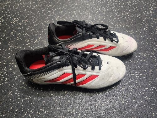 Vist Large View of Product Image Which is Used Adidas Soccer Cleats White Junior 04