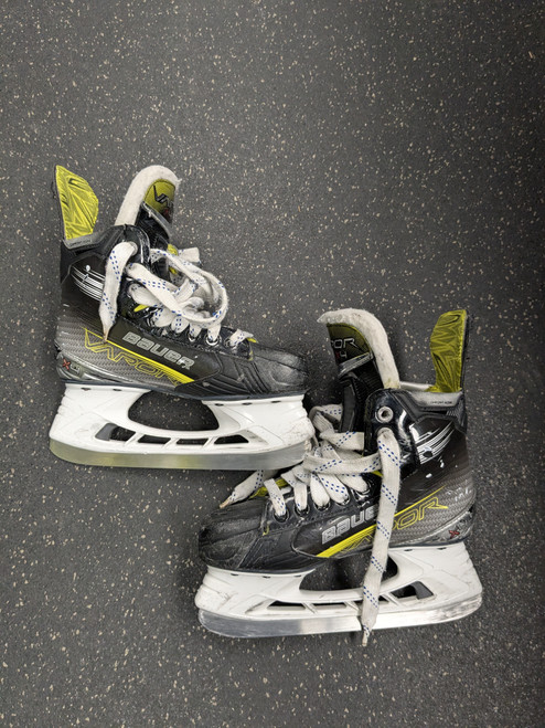 Vist Large View of Product Image Which is Used Bauer X4 Junior Hockey Skate Junior 03