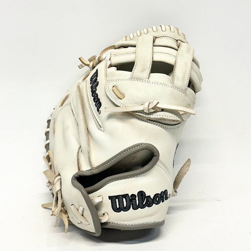 Vist Large View of Product Image Which is Used Wilson A1000 BB/SB Catchers RH Throw White 33"