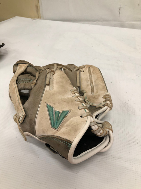 Vist Large View of Product Image Which is Used Easton GHOST BB/SB Glove RH Throw White 11"