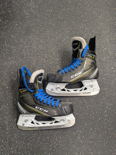 Vist Large View of Product Image Which is Used CCM 9060 Junior Hockey Skate Junior 03