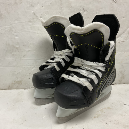 Vist Large View of Product Image Which is Used CCM TACKS AS550 Youth Hockey Skate Youth 06.0