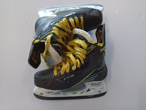 Vist Large View of Product Image Which is Used CCM CLASSIC TACKS PRO Intermediate Hockey Skate Intermediate 5.0