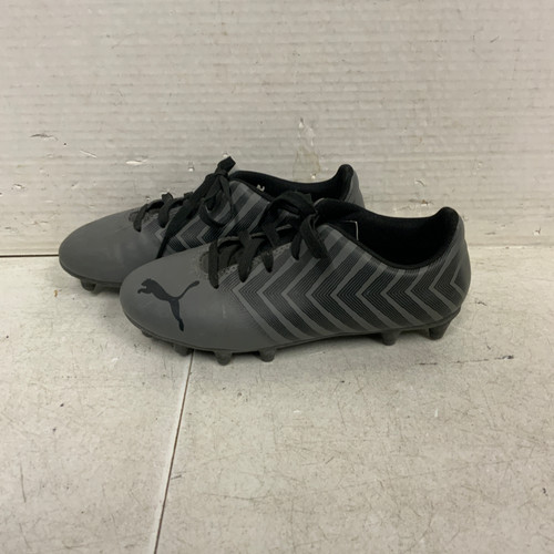Vist Large View of Product Image Which is Used Puma Soccer Cleats Grey Junior 01.5