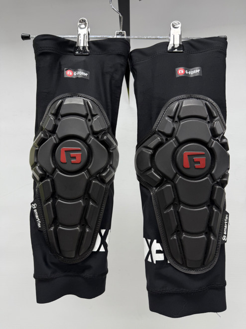 Vist Large View of Product Image Which is Used G FORM SMART FLEX KNEW GUARDS