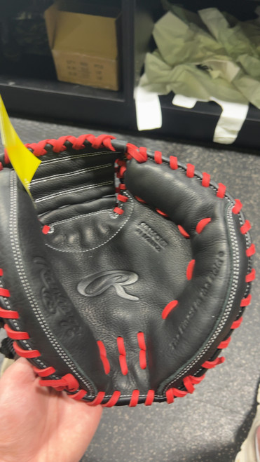 Vist Large View of Product Image Which is Used Rawlings CATCHERS MITT BB/SB Catchers RH Throw Black 31 1/2"