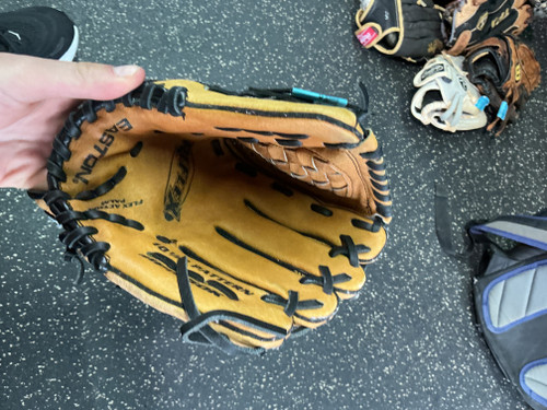 Vist Large View of Product Image Which is Used Easton MP1050K BB/SB Glove RH Throw Brown 10 1/2"