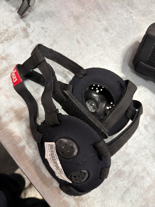 Vist Large View of Product Image Which is Used Asics Wrestling Headgear Black