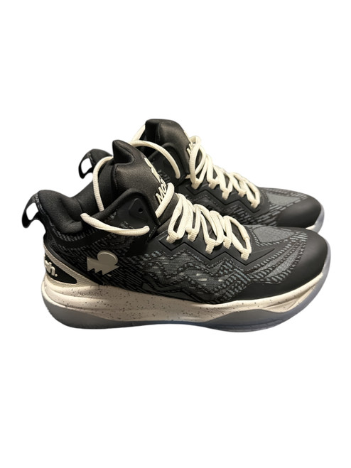 Vist Large View of Product Image Which is Used Basketball Shoes W Black Senior 8