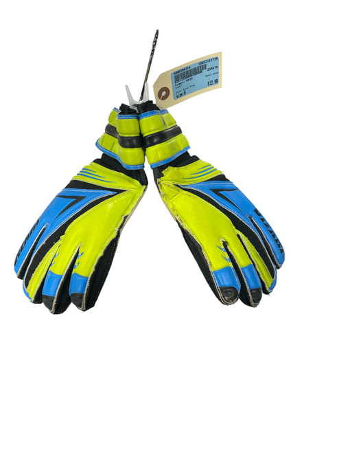 Vist Large View of Product Image Which is Used Vizari AVIO Soccer Goalie Gloves Royal Blue 6