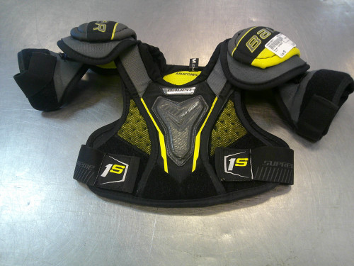 Vist Large View of Product Image Which is Used Bauer SUPREME 1S Youth Shoulder Pads MD