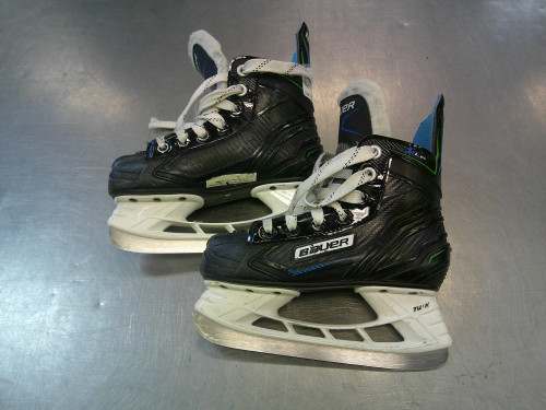 Vist Large View of Product Image Which is Used Bauer XLP Junior Hockey Skate Junior 01