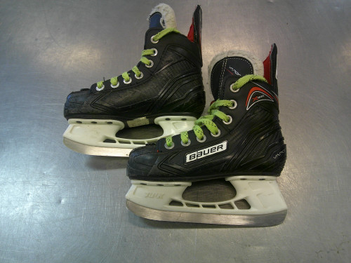 Vist Large View of Product Image Which is Used Bauer VAPOR X 300 Youth Hockey Skate Youth 10.0