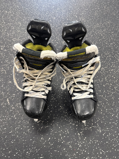 Vist Large View of Product Image Which is Used Bauer 2S PRO Intermediate Hockey Skate Intermediate 4.5