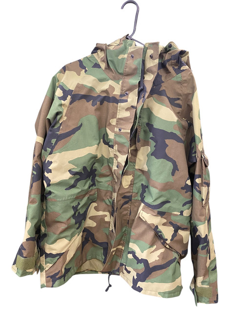 Vist Large View of Product Image Which is Used Outerwear Heavy Jacket M Camouflage LG