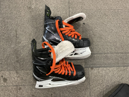 Vist Large View of Product Image Which is Used CCM RIBCOR Junior Hockey Skate Junior 01.5
