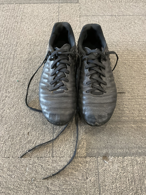 Vist Large View of Product Image Which is Used Nike TIEMPO CLEATS Soccer Cleats Black Senior 5.5