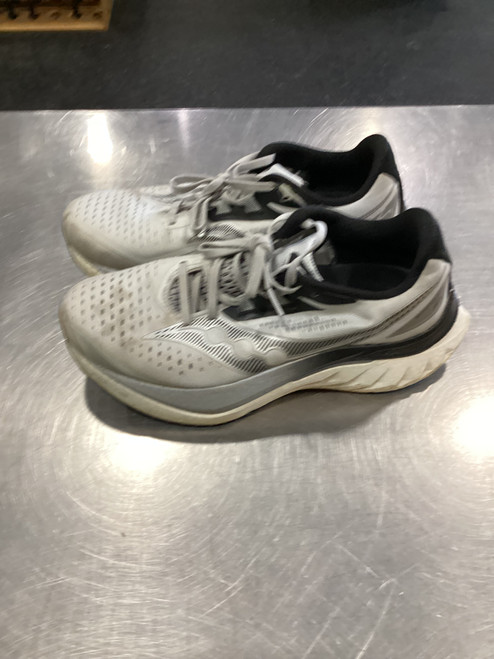 Vist Large View of Product Image Which is Used Saucony Running/X-Train Shoes M