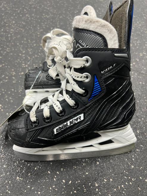Vist Large View of Product Image Which is Used Bauer VAPOR VOLT Youth Hockey Skate Youth 09.0