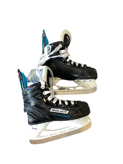 Vist Large View of Product Image Which is Used Bauer XLP Youth Hockey Skate Youth 10.0