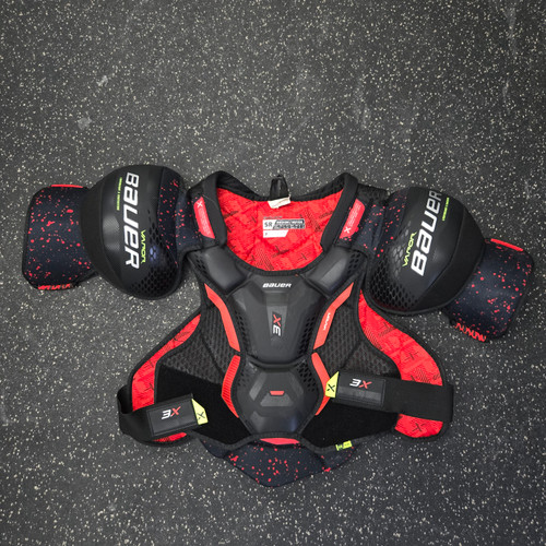 Vist Large View of Product Image Which is Used Bauer VAPOR 3X Senior Shoulder Pads MD
