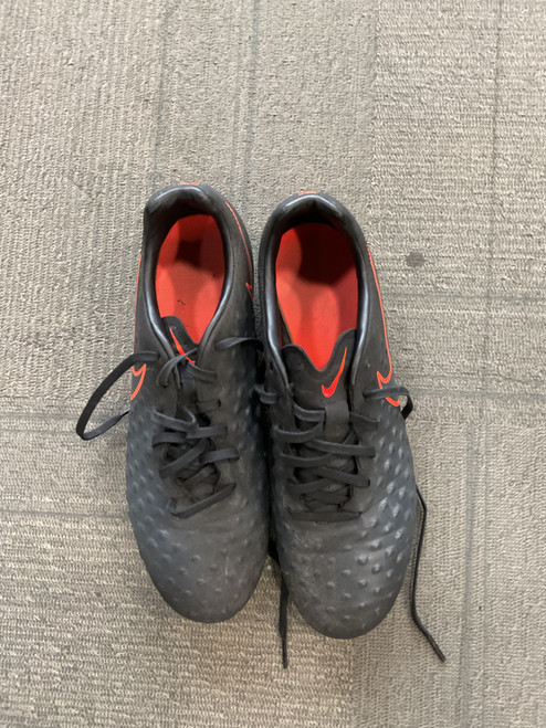 Vist Large View of Product Image Which is Used Nike MAGISTA Soccer Cleats Black Senior 9.5