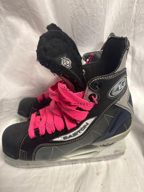 Vist Large View of Product Image Which is Used Easton OCTANE  SKATES Intermediate Hockey Skate Intermediate 5.0
