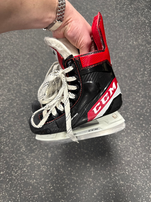 Vist Large View of Product Image Which is Used CCM JETSPEED YOUTH Youth Hockey Skate Youth 13.0
