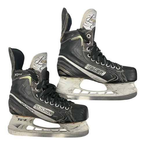 Vist Large View of Product Image Which is Used Bauer VAPOR X7.0 LE Senior Hockey Skate Senior 7.5