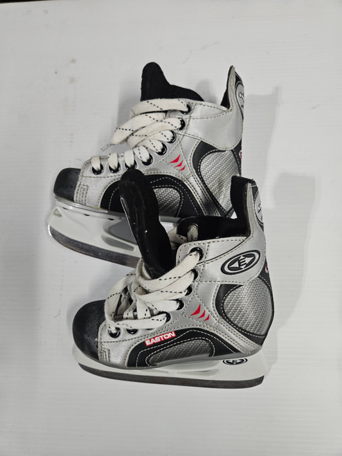 Vist Large View of Product Image Which is Used Easton SYNERGY PRO Youth Hockey Skate Youth 10.0