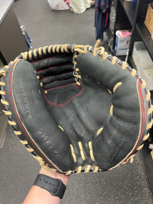 Vist Large View of Product Image Which is Used Marucci AC220C1 BB/SB Catchers RH Throw Black 32"