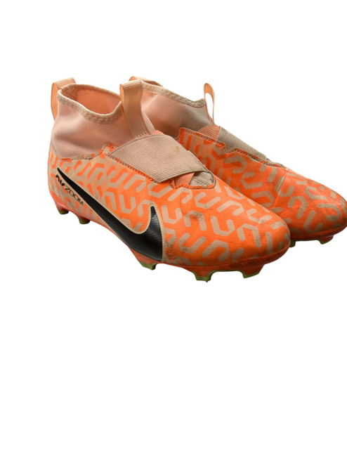 Vist Large View of Product Image Which is Used Nike Soccer Cleats Orange Junior 04.5