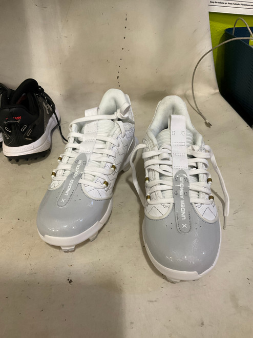 Vist Large View of Product Image Which is Used Under Armour BH 3Y BB/SB Cleats White Junior 03