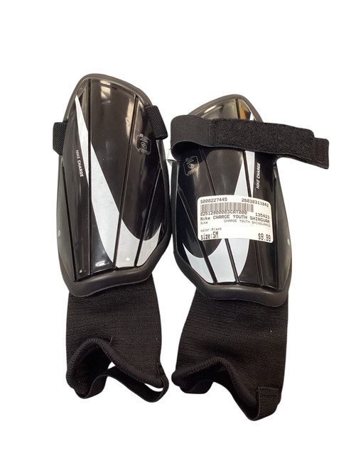 Vist Large View of Product Image Which is Used Nike CHARGE YOUTH SHINGUARDS Soccer Shin Guards Youth Black SM
