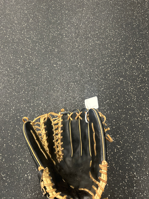 Vist Large View of Product Image Which is Used Wilson OT6 A2000 BB/SB Glove RH Throw Black 12 3/4"