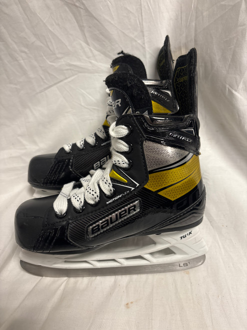 Vist Large View of Product Image Which is Used Bauer SUPRME MATRIX Youth Hockey Skate Youth 12.5