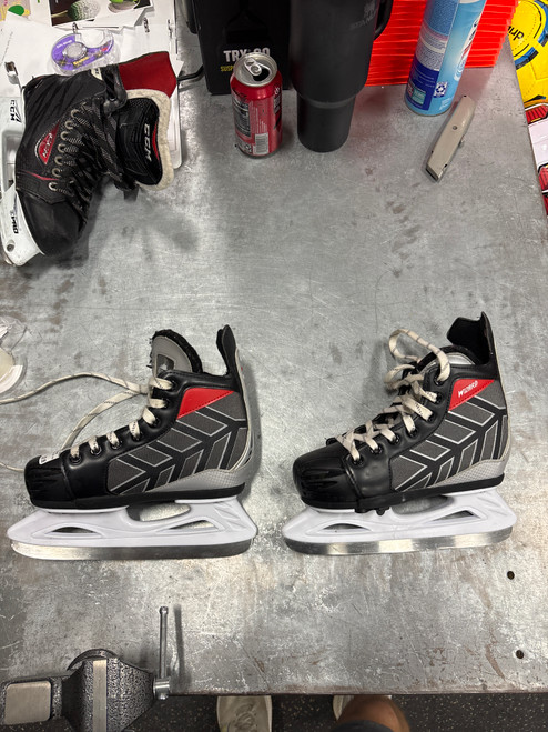 Vist Large View of Product Image Which is Used Lake Placid WIZARD 400 Youth Hockey Skate Youth 13.0