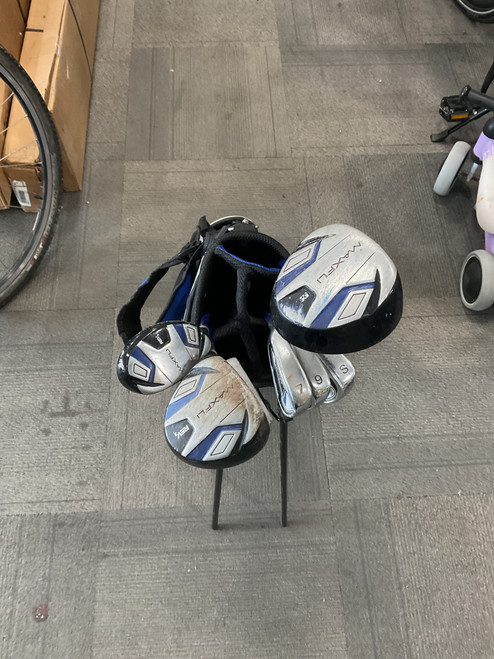 Vist Large View of Product Image Which is Used Maxfli REV3 Jr Package Set LH Royal Blue 7 Piece