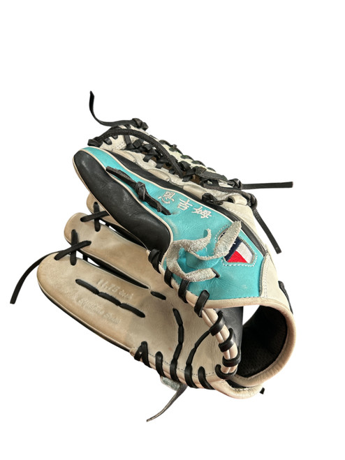 Vist Large View of Product Image Which is Used 44 PRO SIGNATURE SERIES 11.75 LHT GLOVE