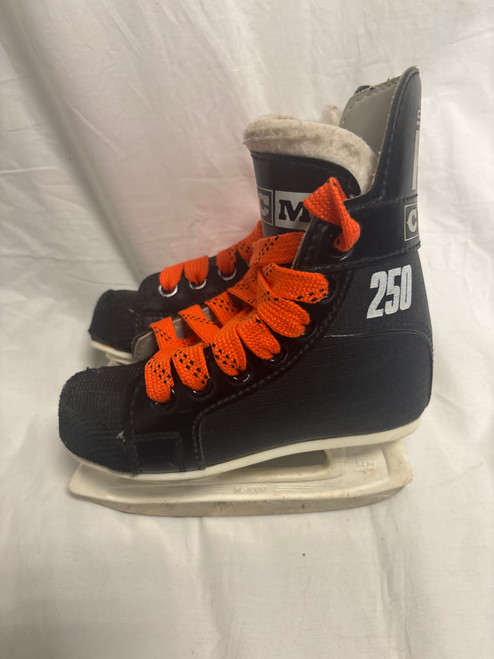 Vist Large View of Product Image Which is Used CCM SPORT PRO 250 SKATES Youth Hockey Skate Youth 09.0